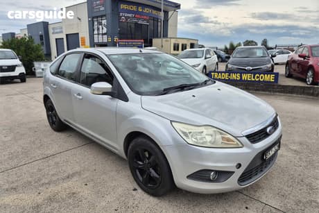 Silver 2009 Ford Focus Hatchback Lx