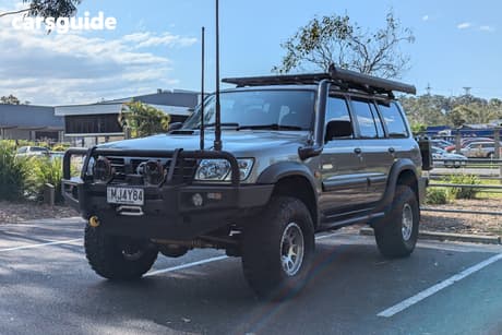Green 2004 Nissan Patrol Wagon St (4X4)
