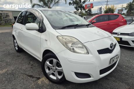 White 2011 Toyota Yaris Hatchback Yr