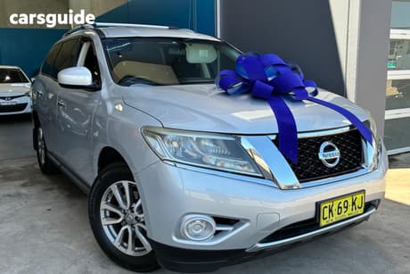Silver 2015 Nissan Pathfinder Wagon St (4X4)