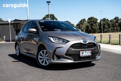 Bronze 2022 Toyota Yaris Hatchback Sx Hybrid