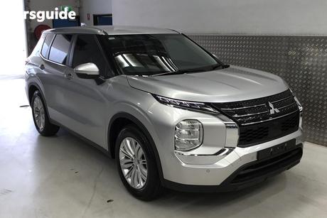 Silver 2022 Mitsubishi Outlander Wagon Es 7 Seat (2Wd)