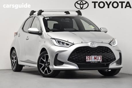 Silver 2025 Toyota Yaris Hatchback Sx Hybrid