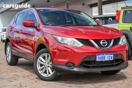 Red 2017 Nissan Qashqai Wagon St