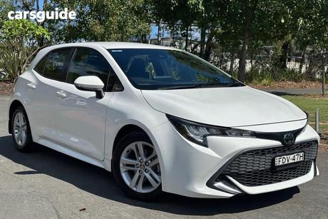 White 2018 Toyota Corolla Hatchback Ascent Sport