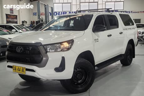 White 2021 Toyota Hilux Double Cab Pick Up Sr (4X4)