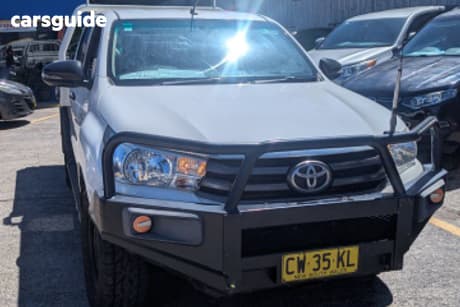 White 2017 Toyota Hilux Dual Cab Chassis Sr (4X4)