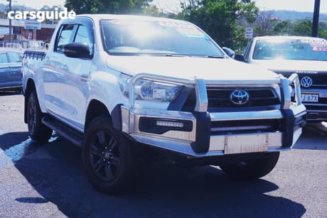 White 2023 Toyota Hilux Double Cab Pick Up Sr (4X4)