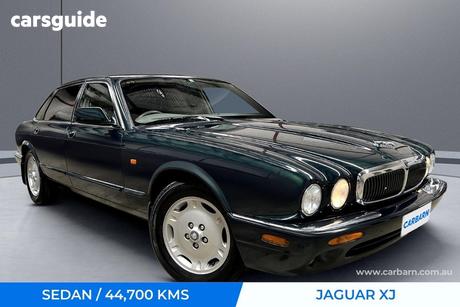 Green 1999 Jaguar XJ8 Saloon 3.2