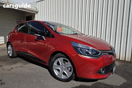 Red 2015 Renault Clio Hatchback Expression