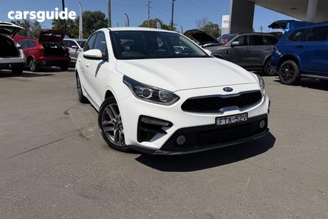White 2018 Kia Cerato Hatchback Sport Nav
