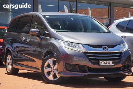 Silver 2015 Honda Odyssey Wagon Vti