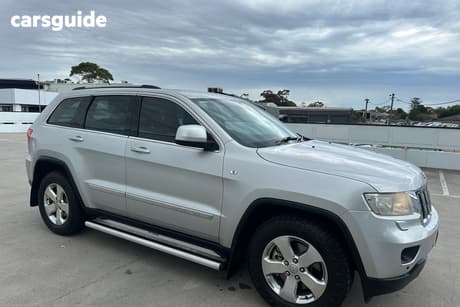 Silver 2013 Jeep Grand Cherokee Wagon Laredo (4X4)