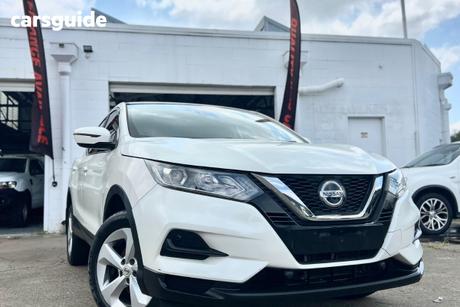 White 2018 Nissan Qashqai Wagon St