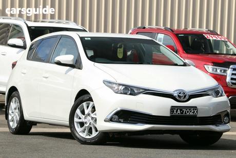 White 2018 Toyota Corolla Hatchback Ascent Sport