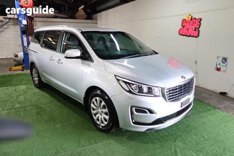 Silver 2018 Kia Carnival Wagon S