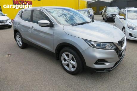 Silver 2016 Nissan Qashqai Wagon St (4X2)