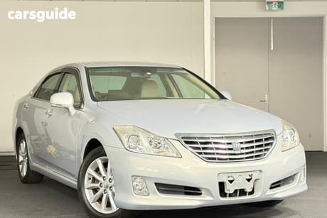 Silver 2008 Toyota Crown Sedan