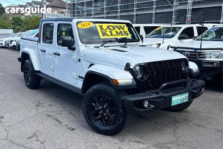 White 2024 Jeep Gladiator Dual Cab Utility Night Eagle (4X4)