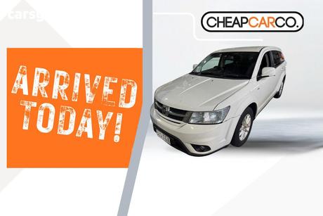 White 2013 Fiat Freemont Wagon Urban