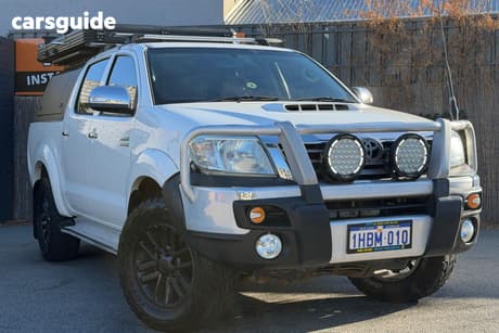 White 2014 Toyota Hilux Double Cab Chassis Sr (4X4)