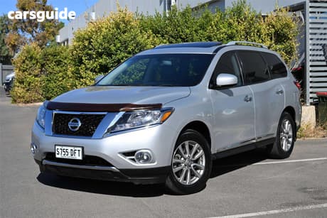 Silver 2016 Nissan Pathfinder Wagon St-L (4X2)