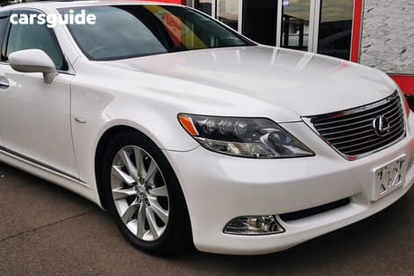 White 2007 Lexus LS460 Sedan
