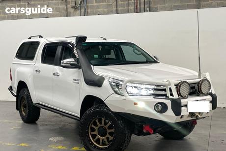 White 2017 Toyota Hilux Dual Cab Utility Sr5 (4X4)