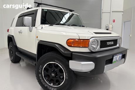 White 2013 Toyota FJ Cruiser Wagon