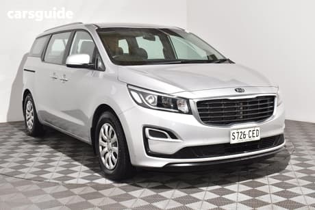 Silver 2018 Kia Carnival Wagon S