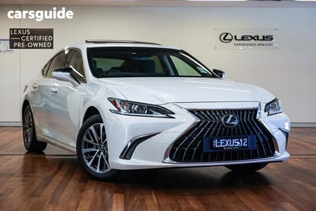White 2025 Lexus ES300H Sedan Luxury (Hybrid)