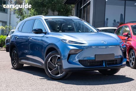 Blue 2025 MG MGS5 EV Wagon Essence 49