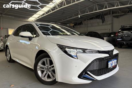 White 2020 Toyota Corolla Hatchback Sx