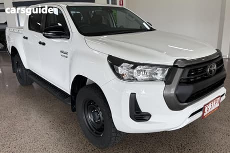 White 2022 Toyota Hilux Double Cab Pick Up Sr Hi-Rider (4X2)