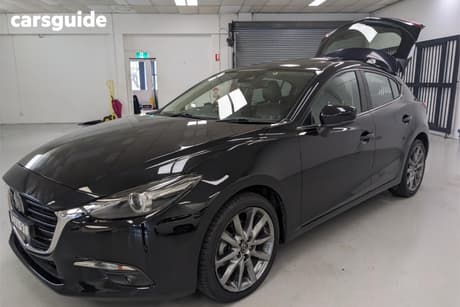 Black 2018 Mazda 3 Hatchback Sp25