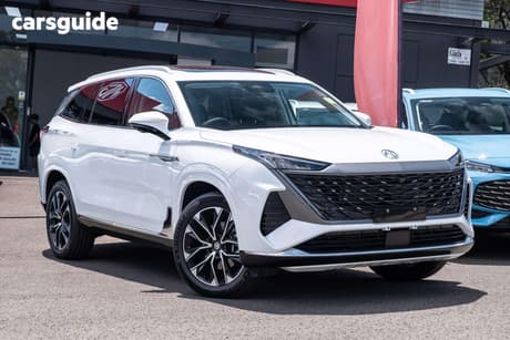 White 2025 MG Qs Wagon Essence