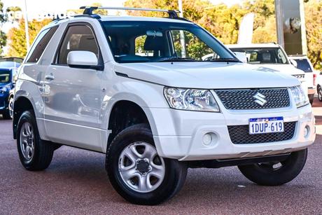 White 2012 Suzuki Grand Vitara Wagon (4X4)
