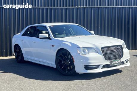 White 2018 Chrysler 300 Sedan Srt Core