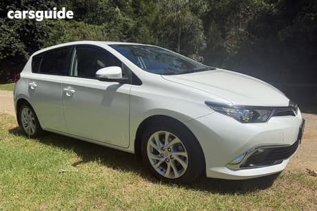 White 2017 Toyota Corolla Hatchback Ascent Sport