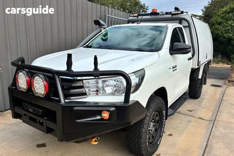 White 2018 Toyota Hilux Cab Chassis Sr (4X4)