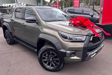 Bronze 2025 Toyota Hilux Double Cab Pick Up Rogue 48V (4X4)