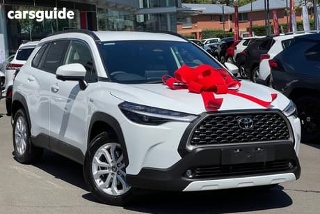 White 2024 Toyota Corolla Cross Wagon Gxl 2Wd Hybrid