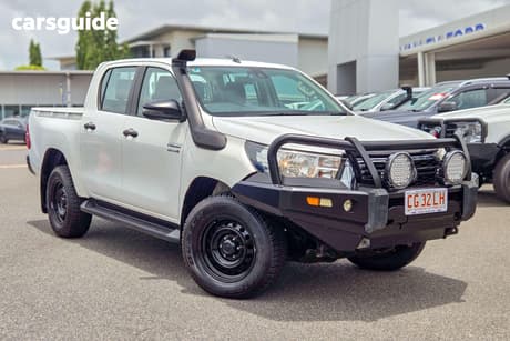 White 2020 Toyota Hilux Double Cab Pick Up Sr (4X4)