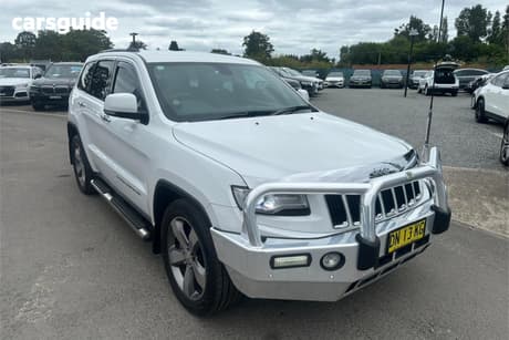White 2013 Jeep Grand Cherokee Wagon Limited (4X4)