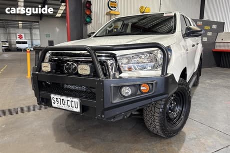 White 2019 Toyota Hilux Double Cab Pick Up Sr (4X4)