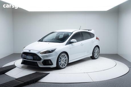 White 2017 Ford Focus Hatchback Rs