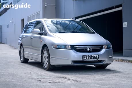 Silver 2005 Honda Odyssey Wagon Luxury