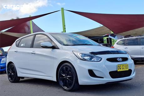White 2018 Hyundai Accent Hatchback Sport