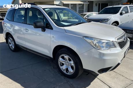 White 2013 Subaru Forester Wagon 2.0I