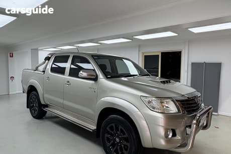 Silver 2012 Toyota Hilux Dual Cab Pick-up Sr5 (4X4)